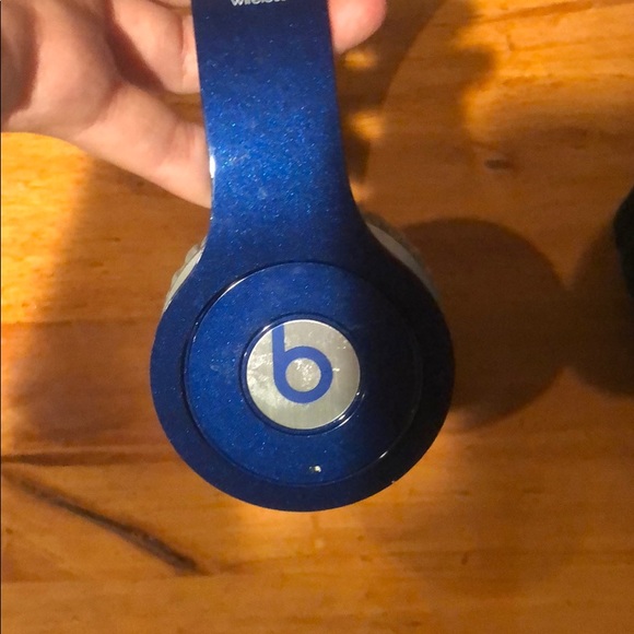 BEATS WIRELESS with case - Picture 3 of 4